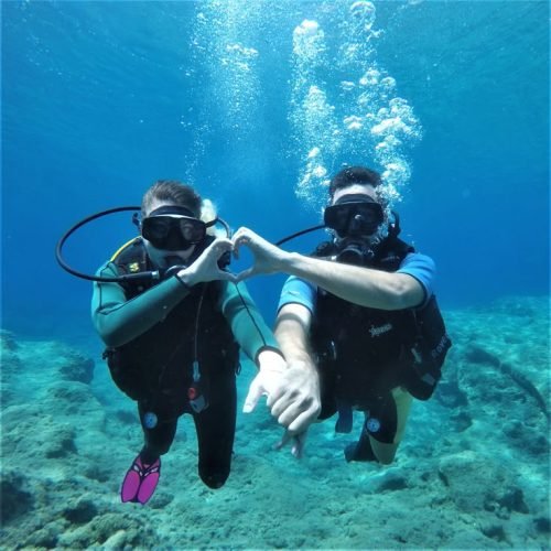 Couples that dive together, stay together! 👌💙