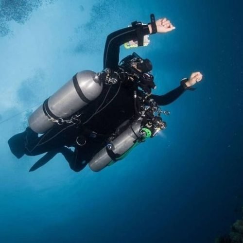 #Repost @appleieii ••••• Tech dive 💁🏻_♀️ #girlsthatsidemount #sidemountgirl #sidemount #sidemountdiver #sidemounting #sidemountdiving…